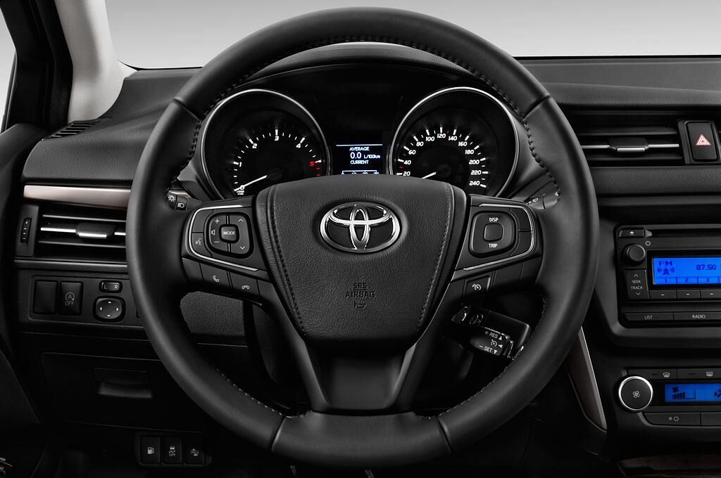 Toyota Avensis (Baujahr 2015) - 4 Türen Lenkrad