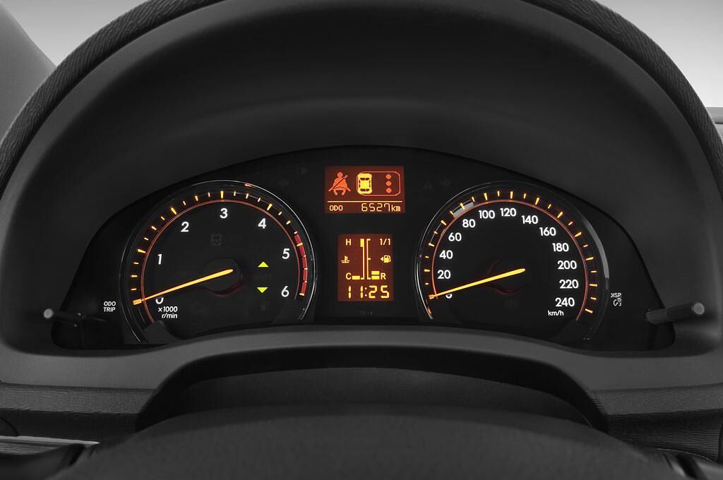 Toyota Avensis (Baujahr 2009) Executive 5 Türen Tacho und Fahrerinstrumente