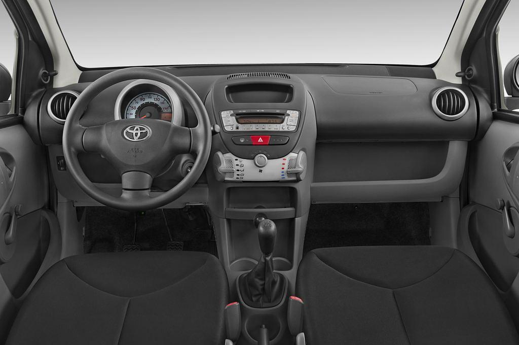 Toyota Aygo (Baujahr 2010) base 3 Türen Cockpit und Innenraum