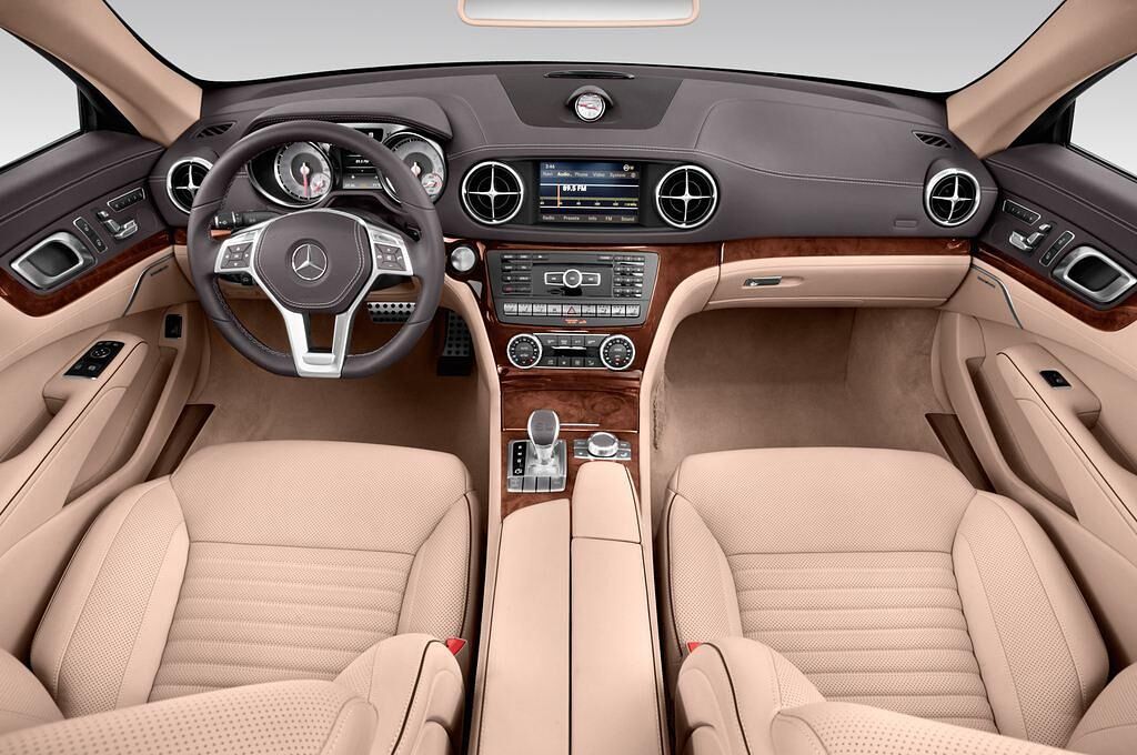 Mercedes SL-Class (Baujahr 2012) SL 500 2 Türen Cockpit und Innenraum