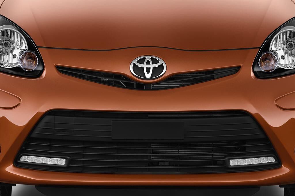 Toyota Aygo (Baujahr 2012) Connect Style 5 Türen Kühlergrill und Scheinwerfer