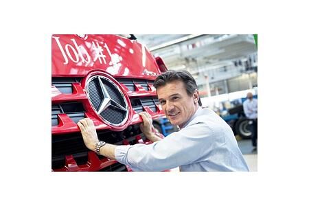 Arocs schließt Euro VI-Produktoffensive der Mercedes-Benz Schwer-Lkw ab