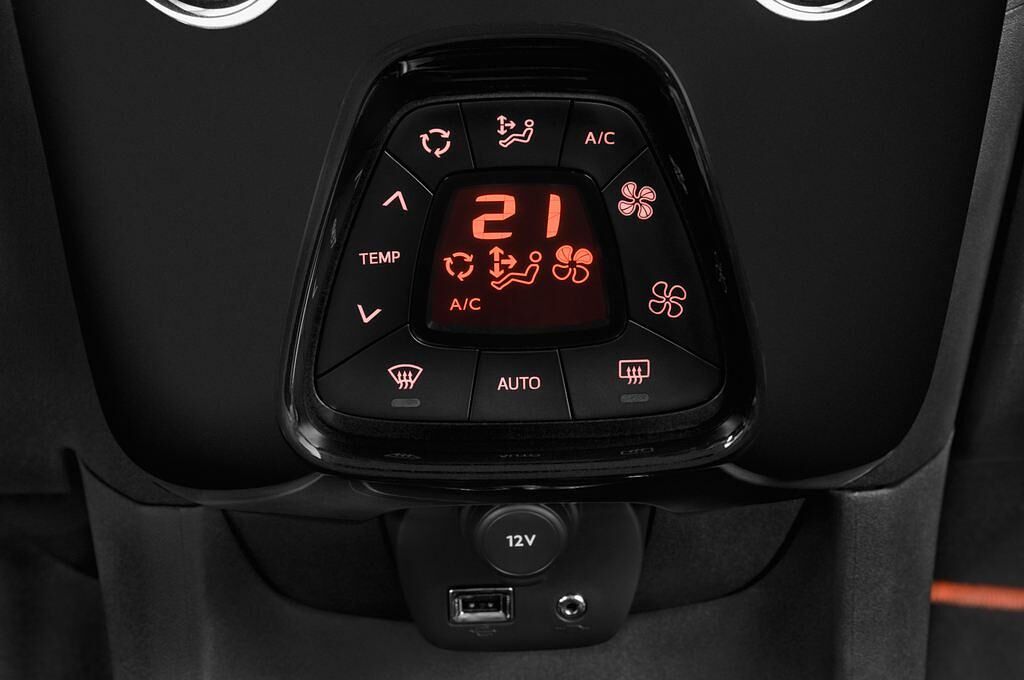Toyota Aygo (Baujahr 2015) X-Cite 2WD MT 5 Türen Temperatur und Klimaanlage