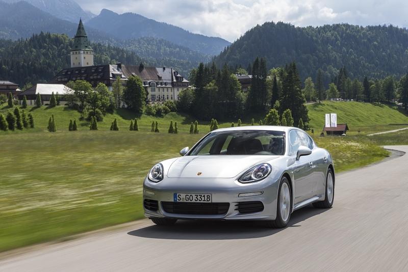 Der Porsche Panamera S E Hybrid 2013 kostet mindestens 110.409 Euro