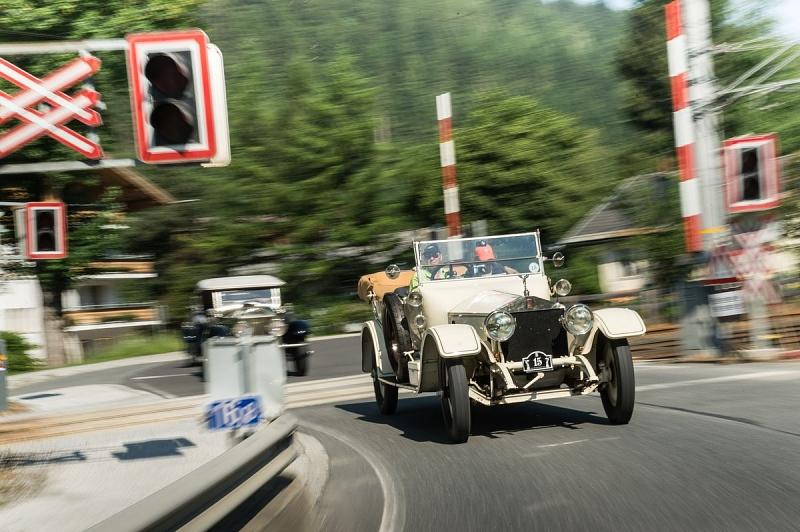 Als fünf Teilnehmer in der Hotelgarage die Motoren starteten, schlug prompt der Feueralarm an