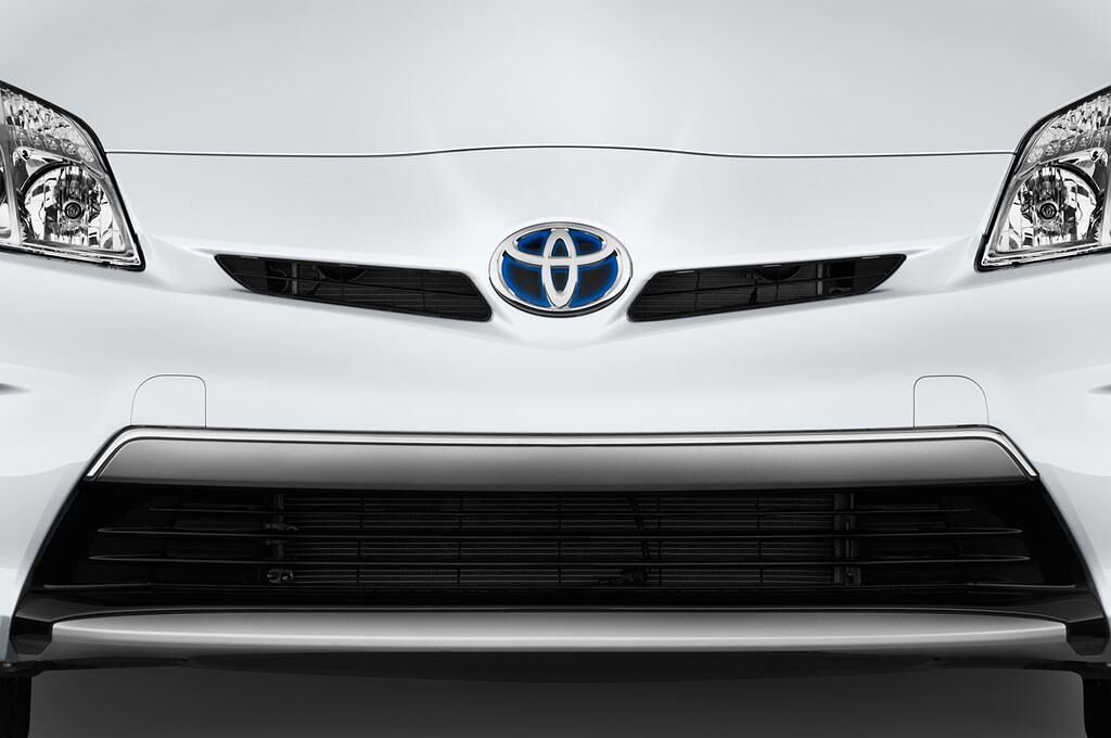 Toyota Prius Plug-In Hybrid (Baujahr 2012) Life 5 Türen Kühlergrill und Scheinwerfer