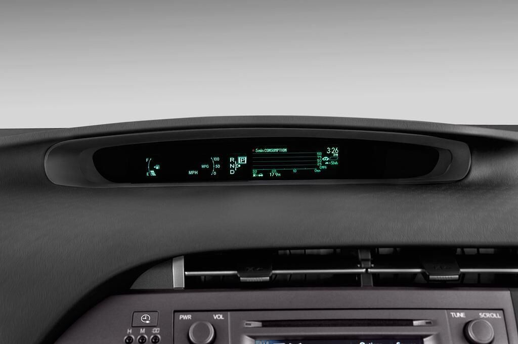 Toyota Prius Plug-In Hybrid (Baujahr 2012) Life 5 Türen Tacho und Fahrerinstrumente