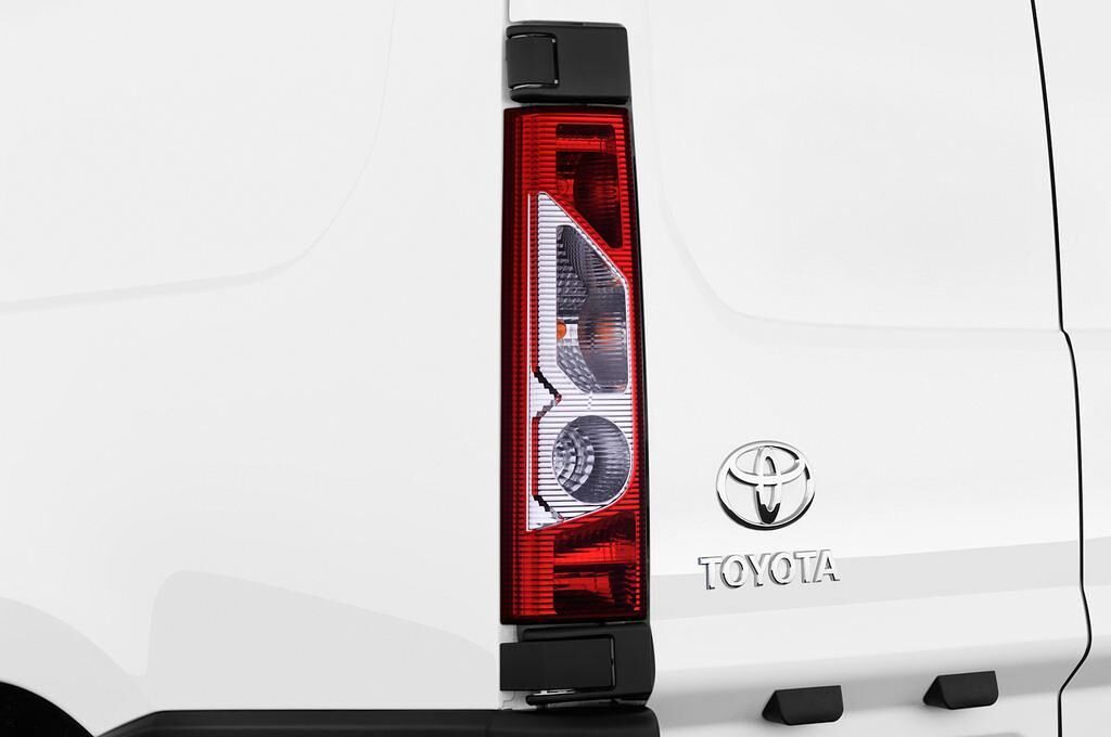 Toyota Proace (Baujahr 2015) Comfort 5 Türen Rücklicht