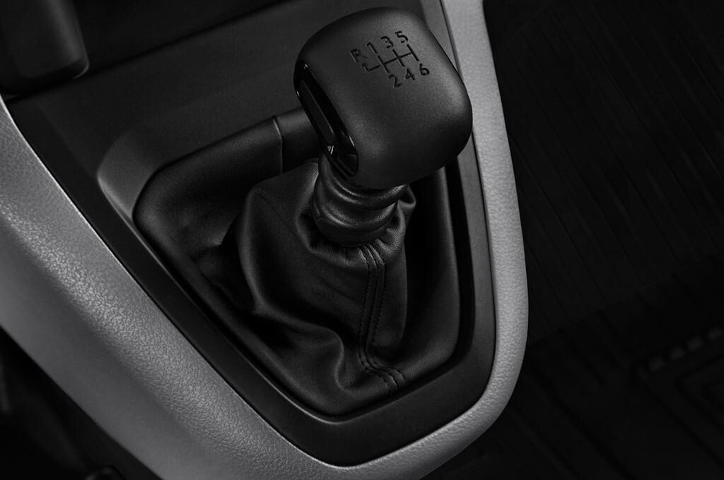 Toyota Proace Verso (Baujahr 2017) - 5 Türen Schalthebel