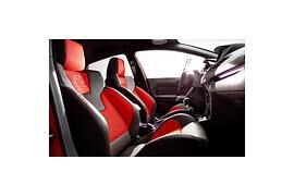 Fiesta ST-Fahrer: Fahrspaß mit serienmäßigen Recaro Sportsitzen
