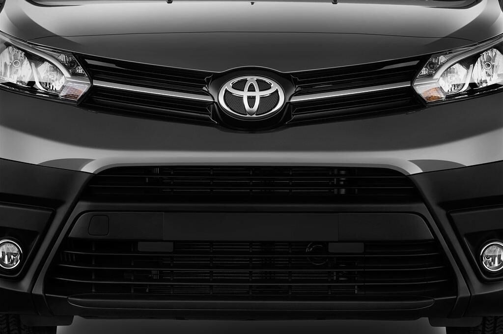 Toyota Proace Verso (Baujahr 2017) - 5 Türen Kühlergrill und Scheinwerfer