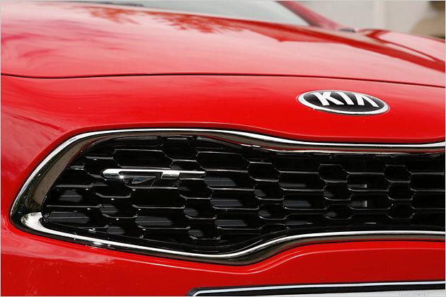 Sehr diskret: GT-Emblem im Grill