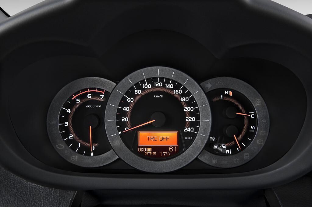 Toyota RAV4 (Baujahr 2010) Life 5 Türen Tacho und Fahrerinstrumente