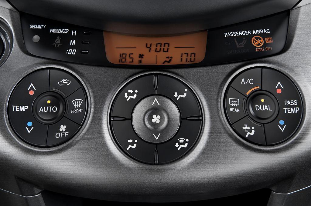 Toyota RAV4 (Baujahr 2010) Life 5 Türen Temperatur und Klimaanlage
