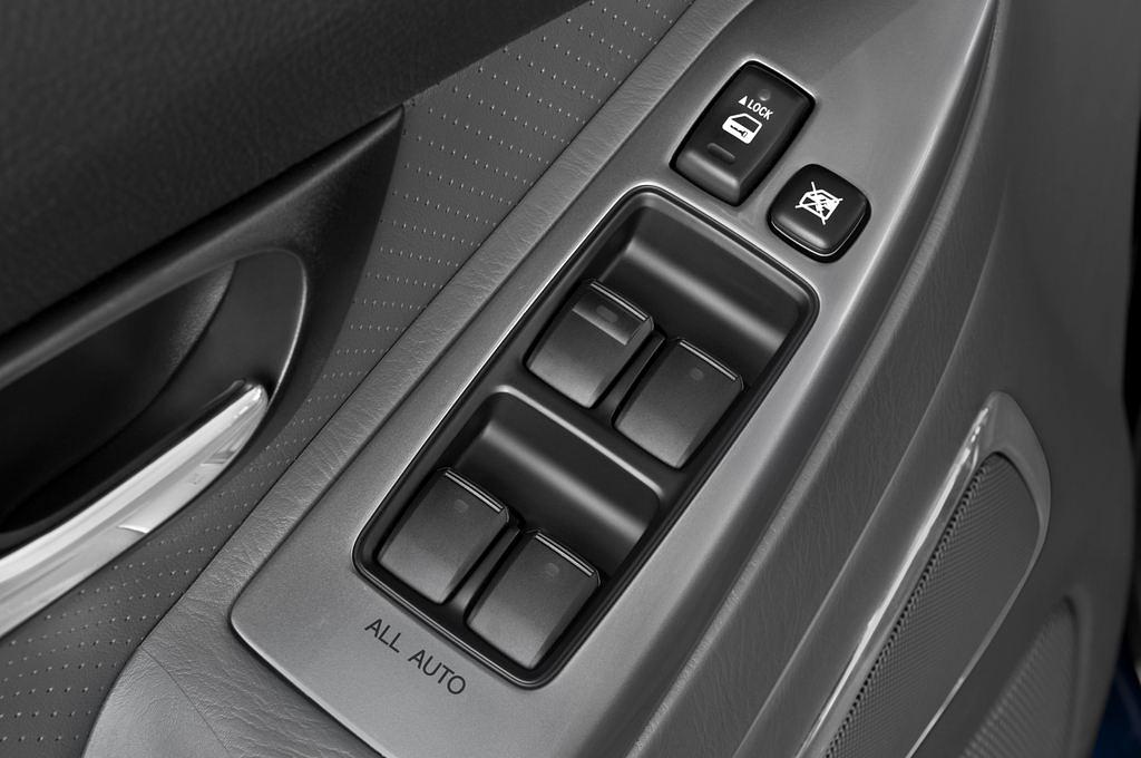 Toyota Landcruiser (Baujahr 2010) Life 5 Türen Bedienungselemente Tür