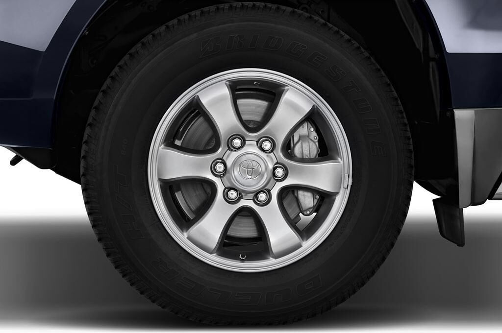 Toyota Landcruiser (Baujahr 2010) Life 5 Türen Reifen und Felge