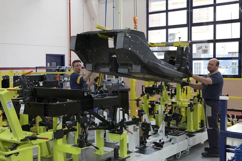 Das Monocoque wiegt nur 65 Kilogramm