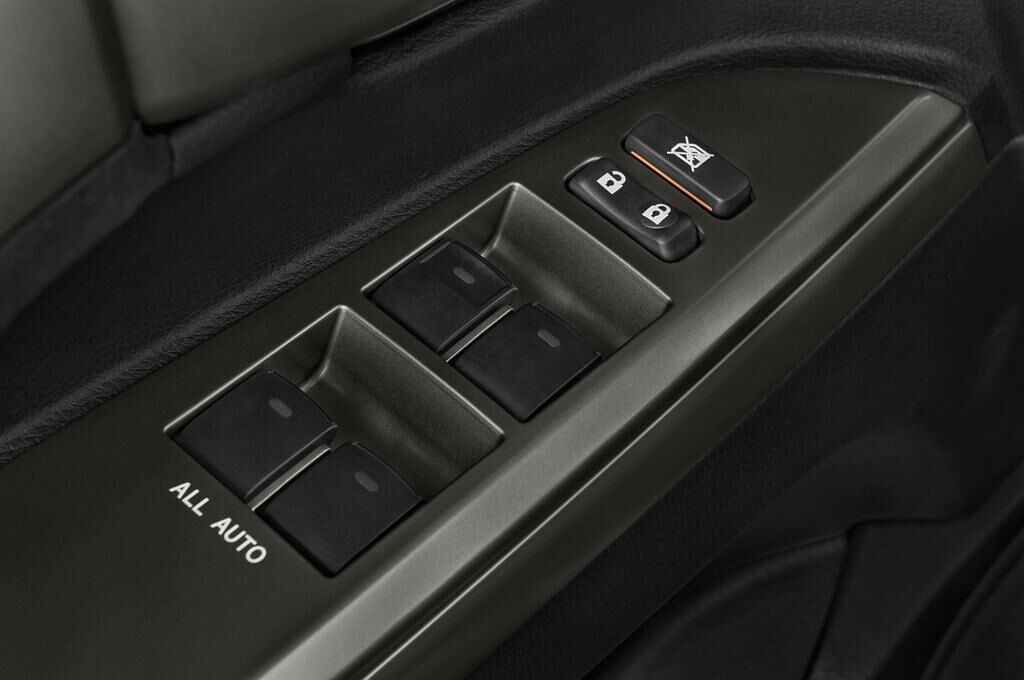 Toyota Landcruiser V8 (Baujahr 2009) Executive 5 Türen Bedienungselemente Tür