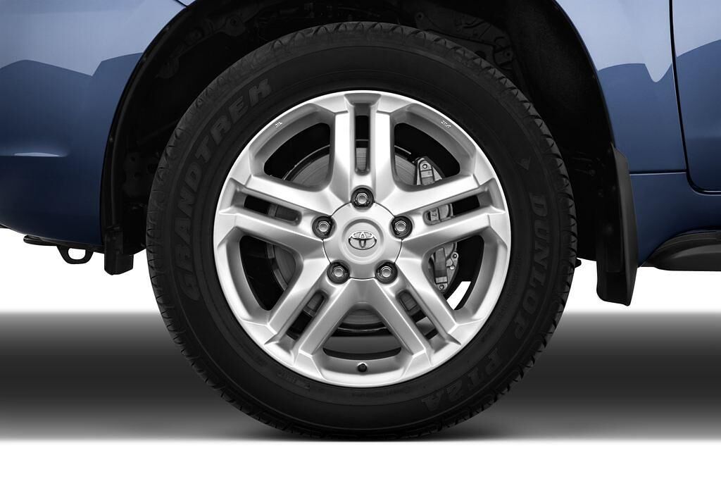 Toyota Landcruiser V8 (Baujahr 2009) Executive 5 Türen Reifen und Felge