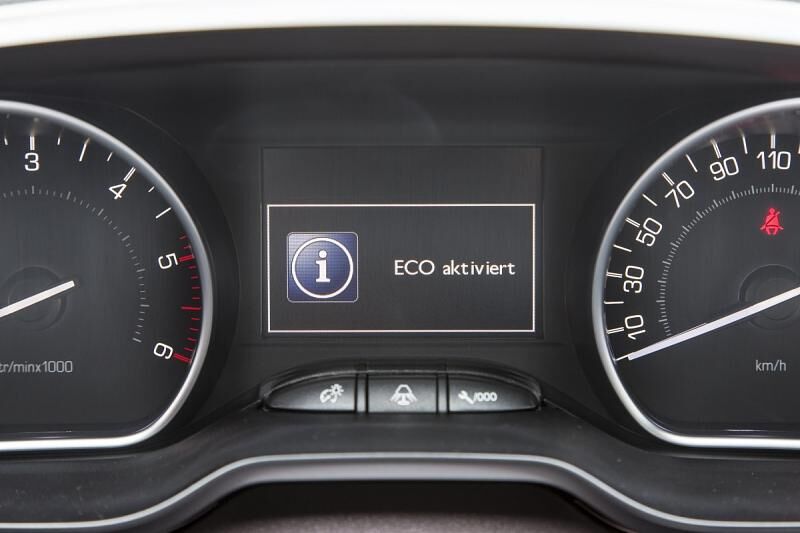 Peugeot 2008 e-HDI 115