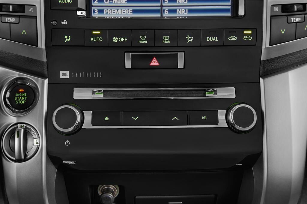 Toyota Landcruiser V8 (Baujahr 2012) - 5 Türen Radio und Infotainmentsystem