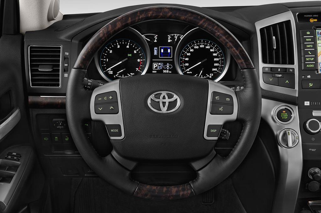 Toyota Landcruiser V8 (Baujahr 2012) - 5 Türen Lenkrad