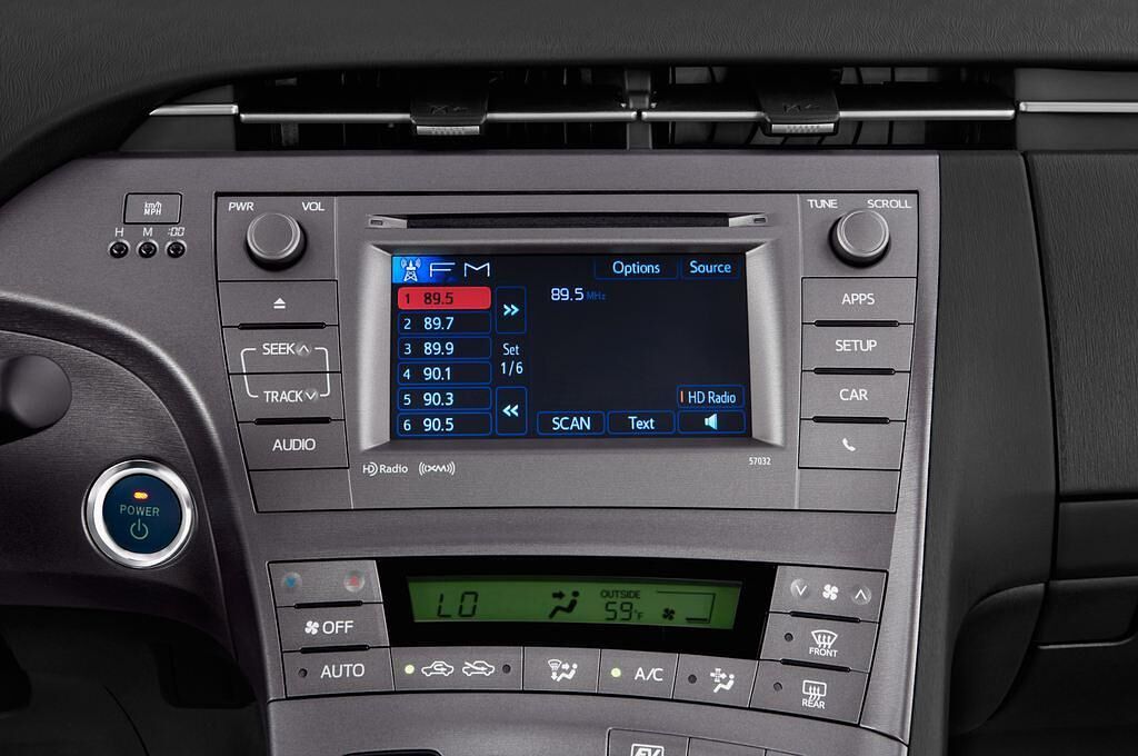 Toyota Prius (Baujahr 2011) - 5 Türen Radio und Infotainmentsystem