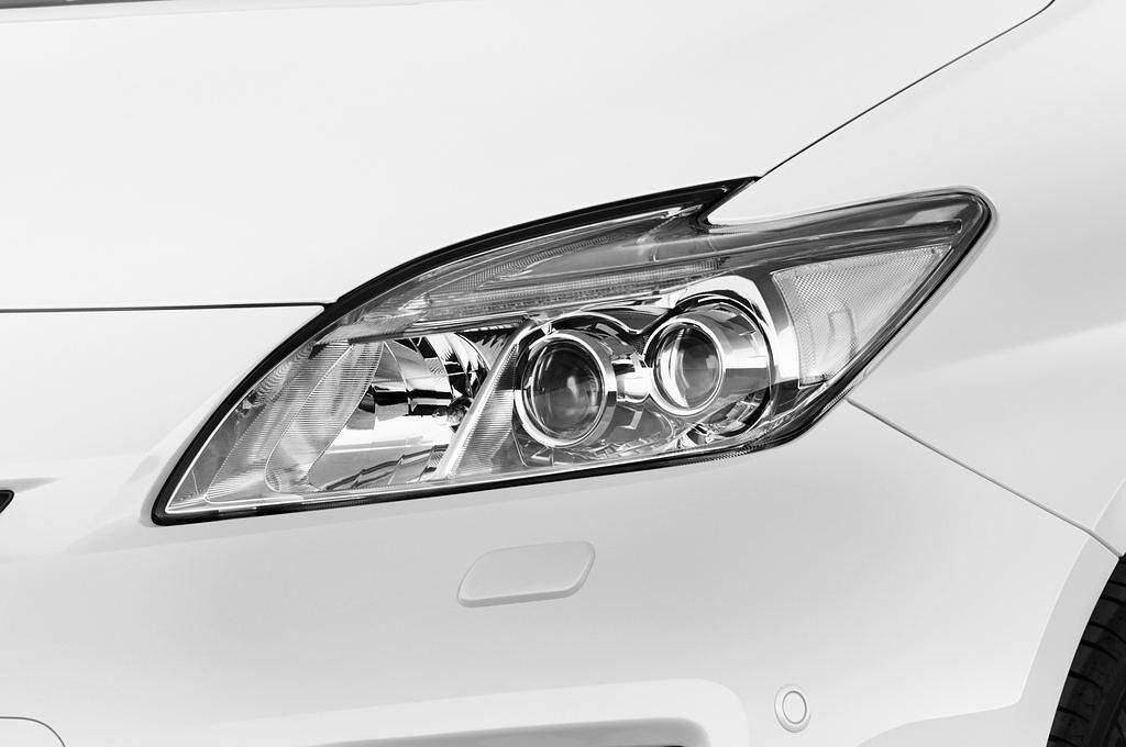 Toyota Prius (Baujahr 2015) - 5 Türen Scheinwerfer
