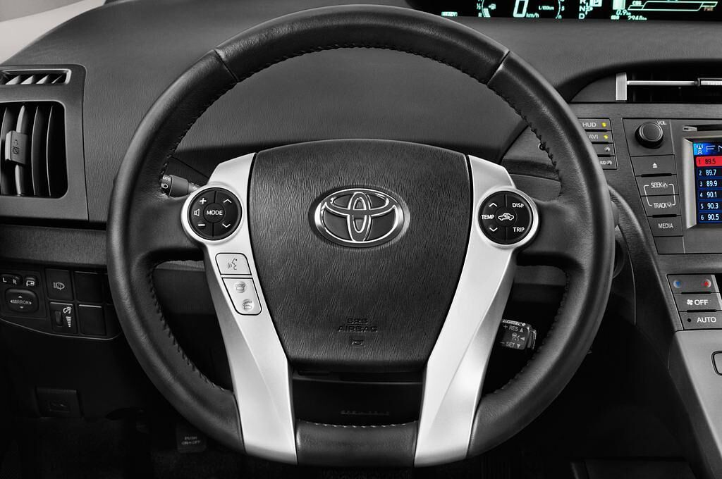 Toyota Prius (Baujahr 2015) - 5 Türen Lenkrad