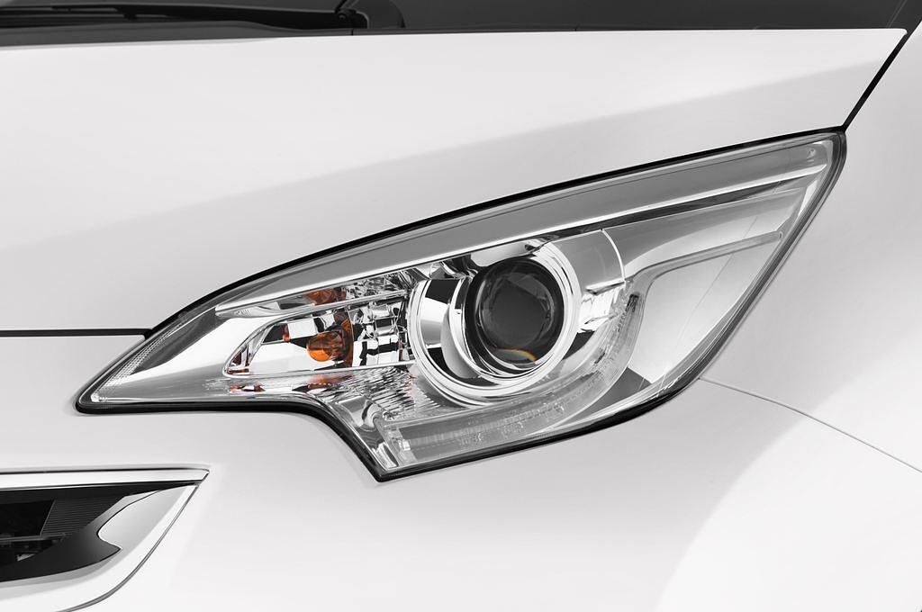 Toyota Verso-S (Baujahr 2014) 1,33-L-Dual-Vvt Club 5 Türen Scheinwerfer