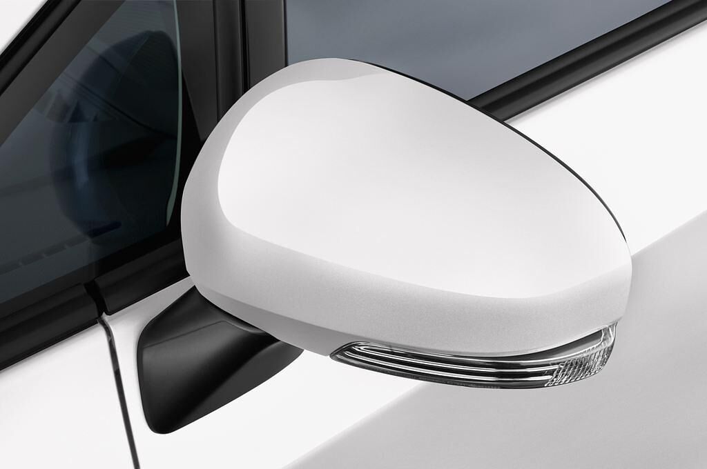 Toyota Verso-S (Baujahr 2014) 1,33-L-Dual-Vvt Club 5 Türen Außenspiegel