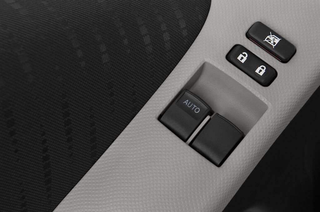 Toyota Yaris (Baujahr 2010) Cool 3 Türen Bedienungselemente Tür