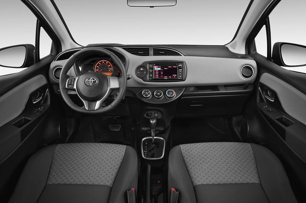 Toyota Yaris (Baujahr 2014) 1,0-L-Dual-Vvt-I 3 Türen Cockpit und Innenraum