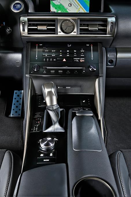 Lexus IS 300h