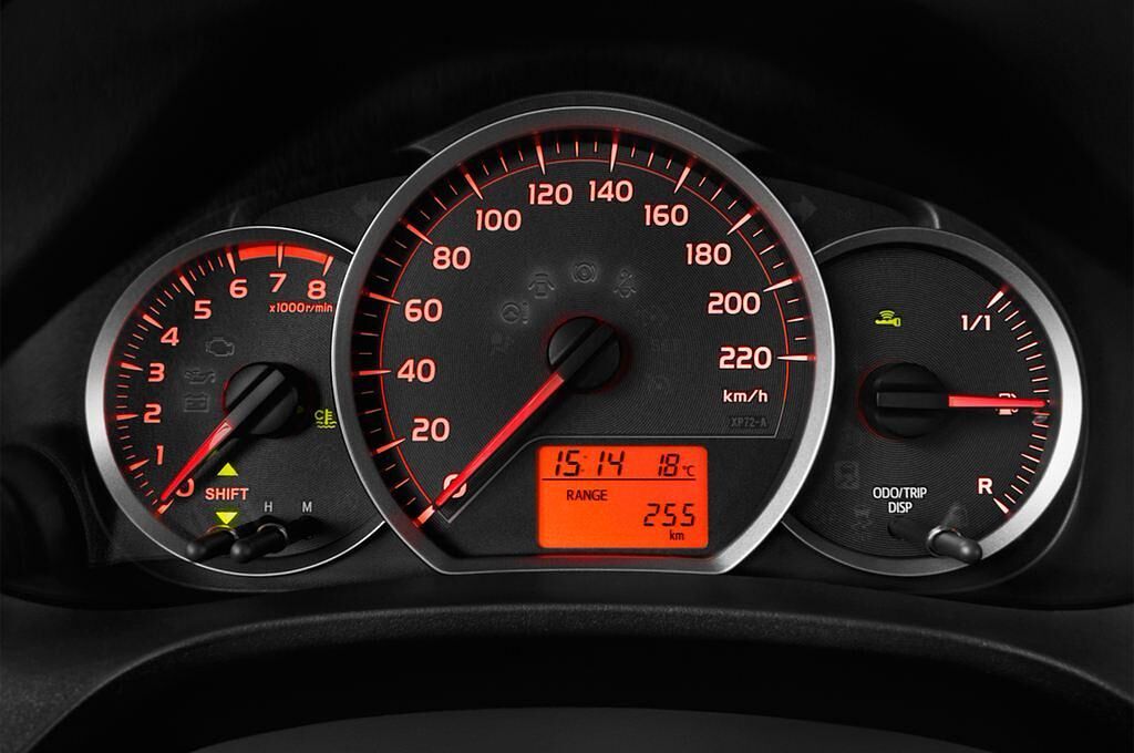 Toyota Yaris (Baujahr 2011) Life 5 Türen Tacho und Fahrerinstrumente