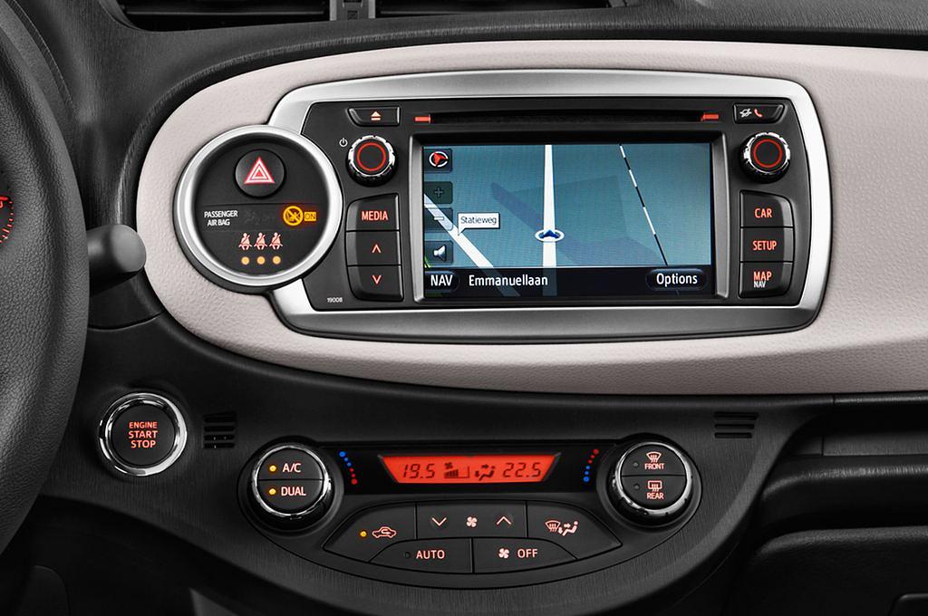 Toyota Yaris (Baujahr 2011) Life 5 Türen Mittelkonsole