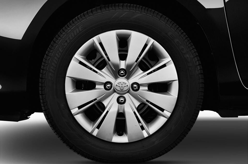 Toyota Yaris (Baujahr 2011) Life 5 Türen Reifen und Felge