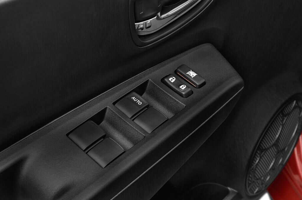Toyota Yaris (Baujahr 2012) Club 5 Türen Bedienungselemente Tür