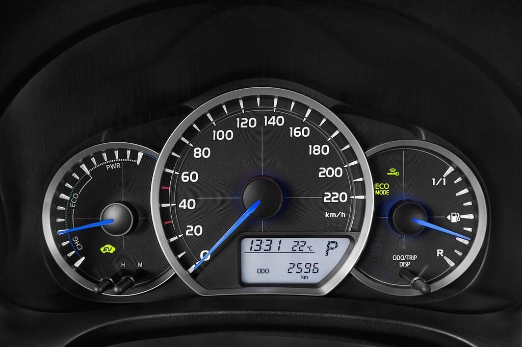 Toyota Yaris (Baujahr 2012) Club 5 Türen Tacho und Fahrerinstrumente