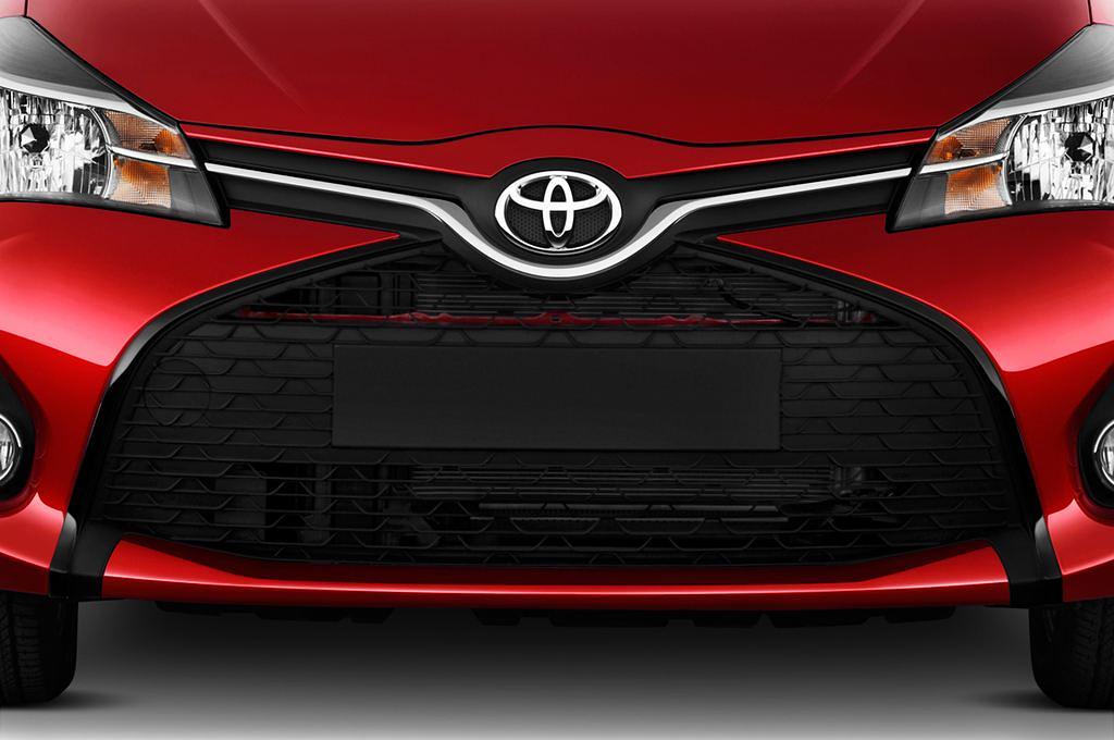 Toyota Yaris (Baujahr 2014) - 5 Türen Kühlergrill und Scheinwerfer