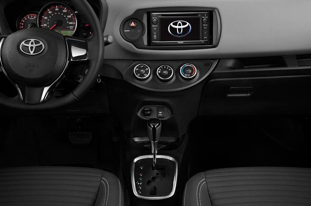 Toyota Yaris (Baujahr 2014) - 5 Türen Mittelkonsole