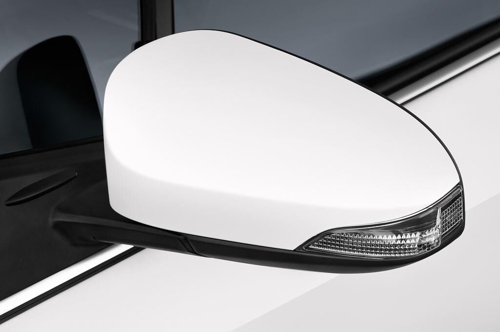 Toyota Yaris (Baujahr 2015) Club 5 Türen Außenspiegel