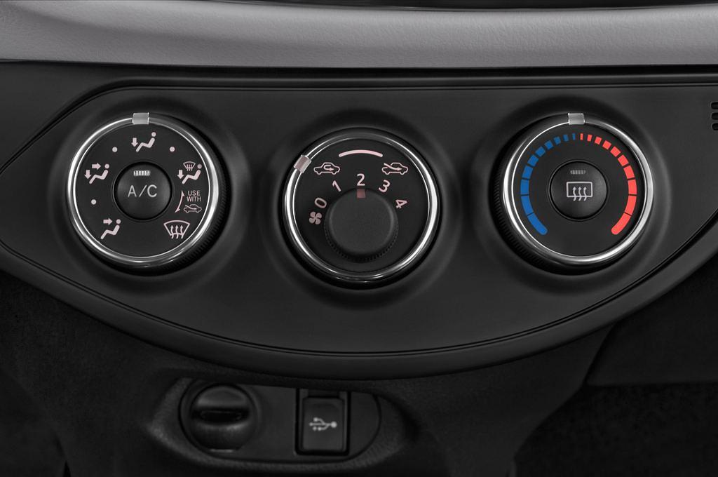 Toyota Yaris (Baujahr 2015) Club 5 Türen Temperatur und Klimaanlage