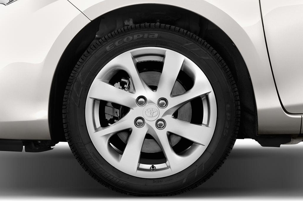 Toyota Yaris Hybride (Baujahr 2014) Comfort 5 Türen Reifen und Felge