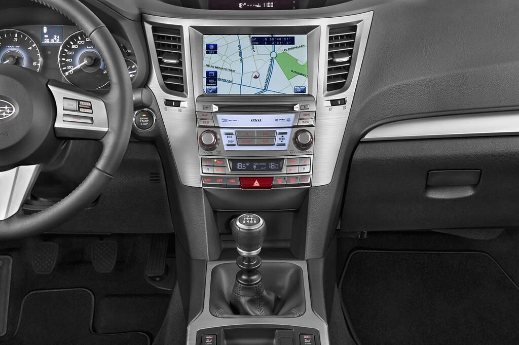 Subaru Outback (Baujahr 2010) Comfort 5 Türen Mittelkonsole