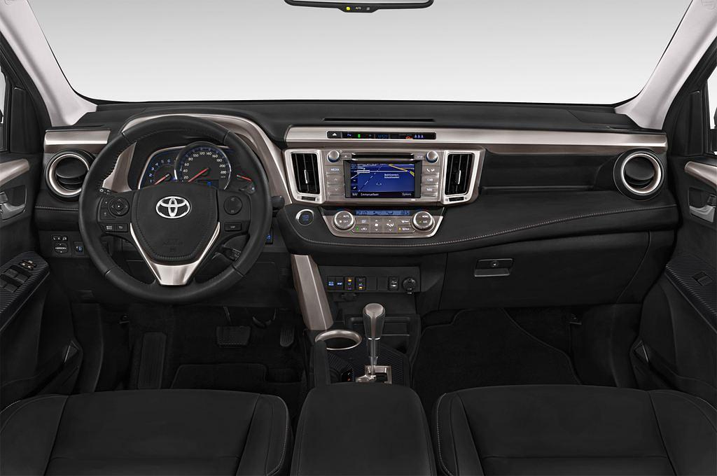 Toyota RAV4 (Baujahr 2015) Comfort 5 Türen Cockpit und Innenraum