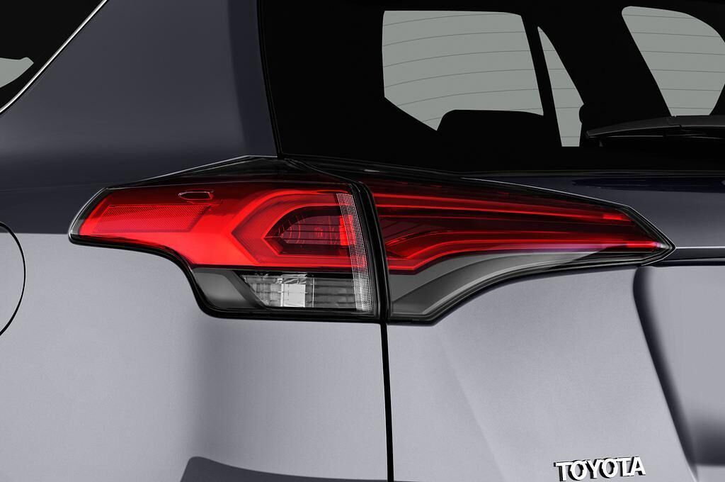 Toyota RAV4 (Baujahr 2016) Executive 5 Türen Rücklicht