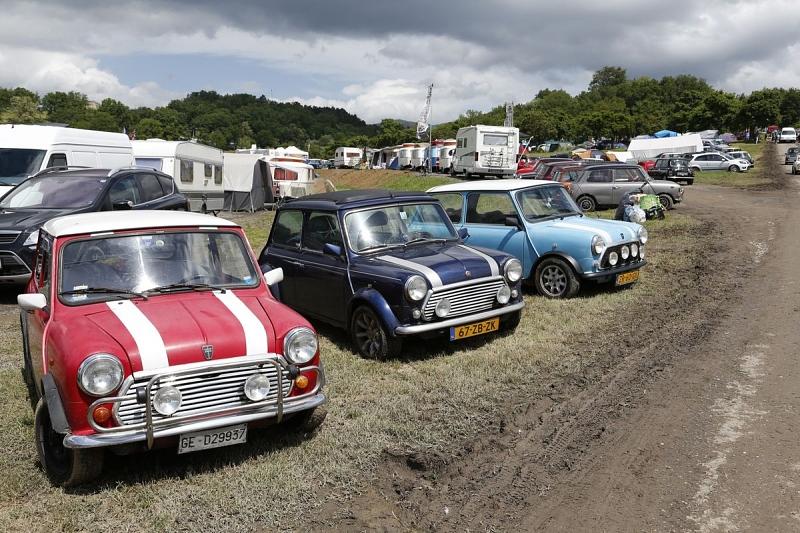Auch Schlamm hält die Fans nicht ab, zum International Mini Meeting Mugello zu kommen