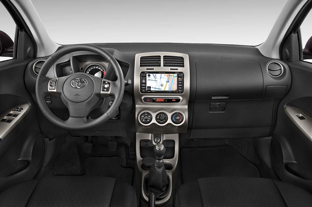 Toyota Urban Cruiser (Baujahr 2010) Town 5 Türen Cockpit und Innenraum