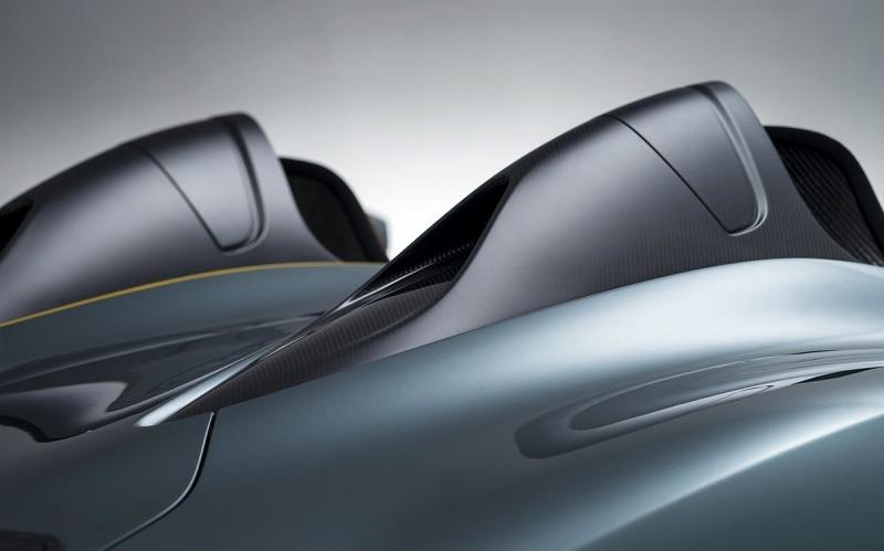 Die Karosserie des Aston Martin CC100 besteht aus Carbon